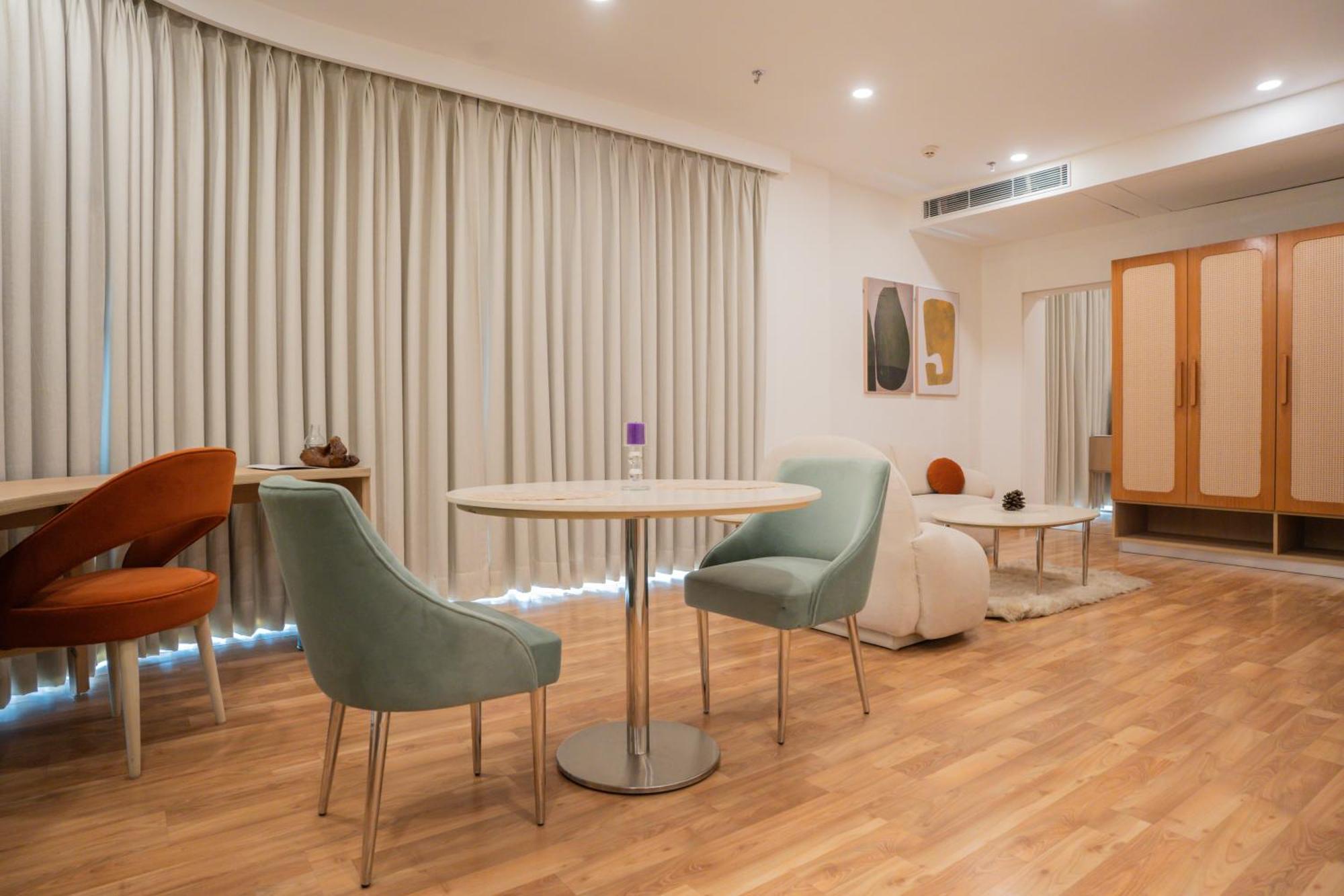 Ar Suites Klj Square Gurgaon Zewnętrze zdjęcie