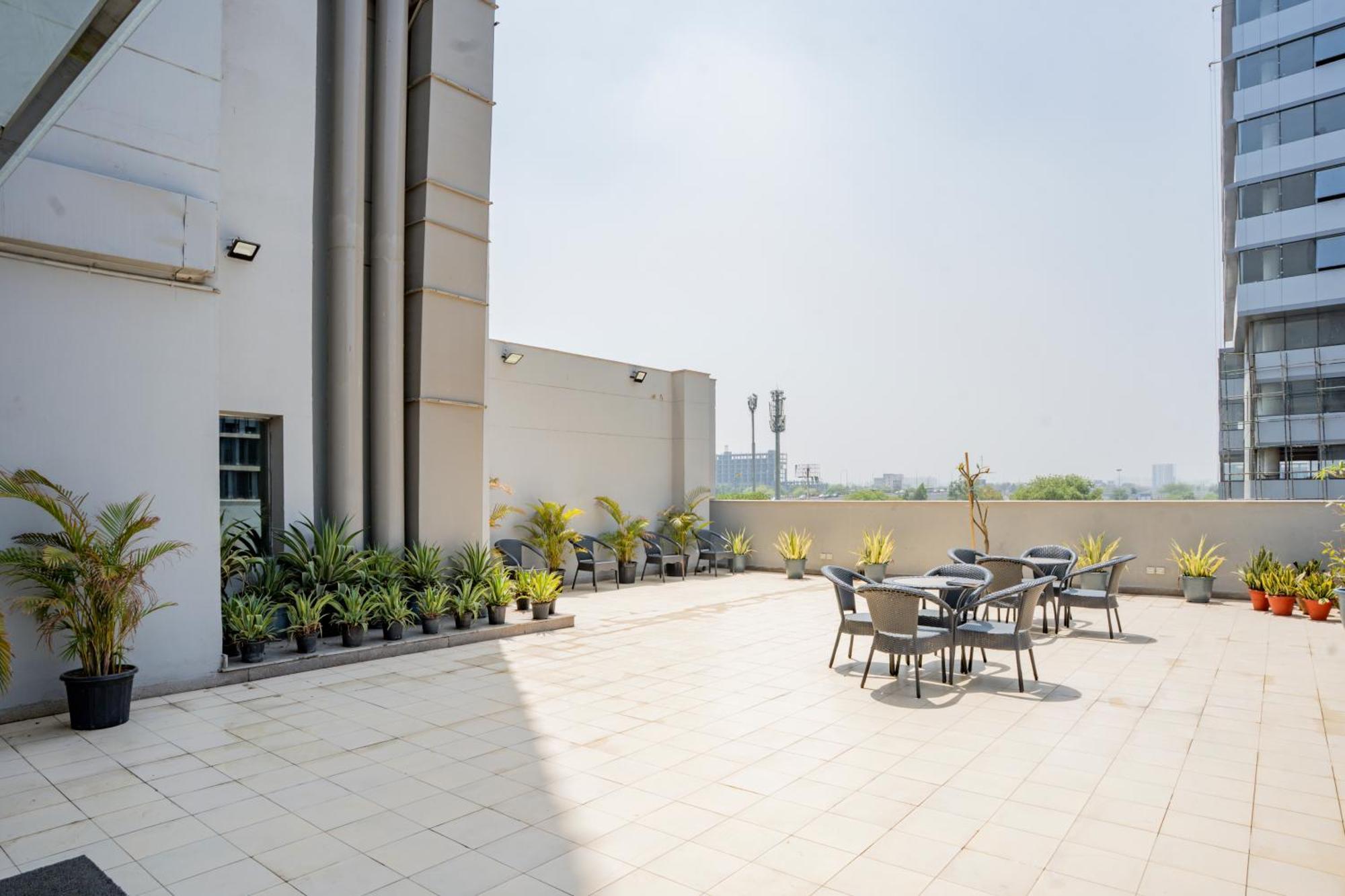 Ar Suites Klj Square Gurgaon Zewnętrze zdjęcie