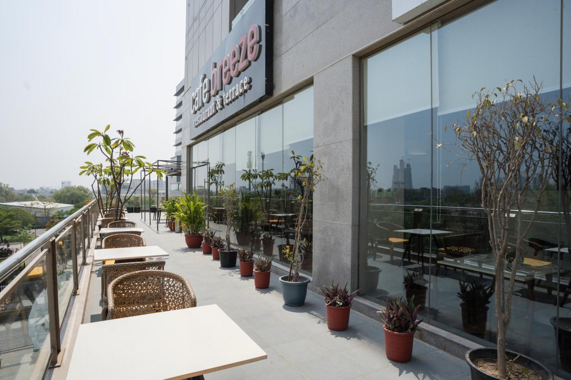 Ar Suites Klj Square Gurgaon Zewnętrze zdjęcie