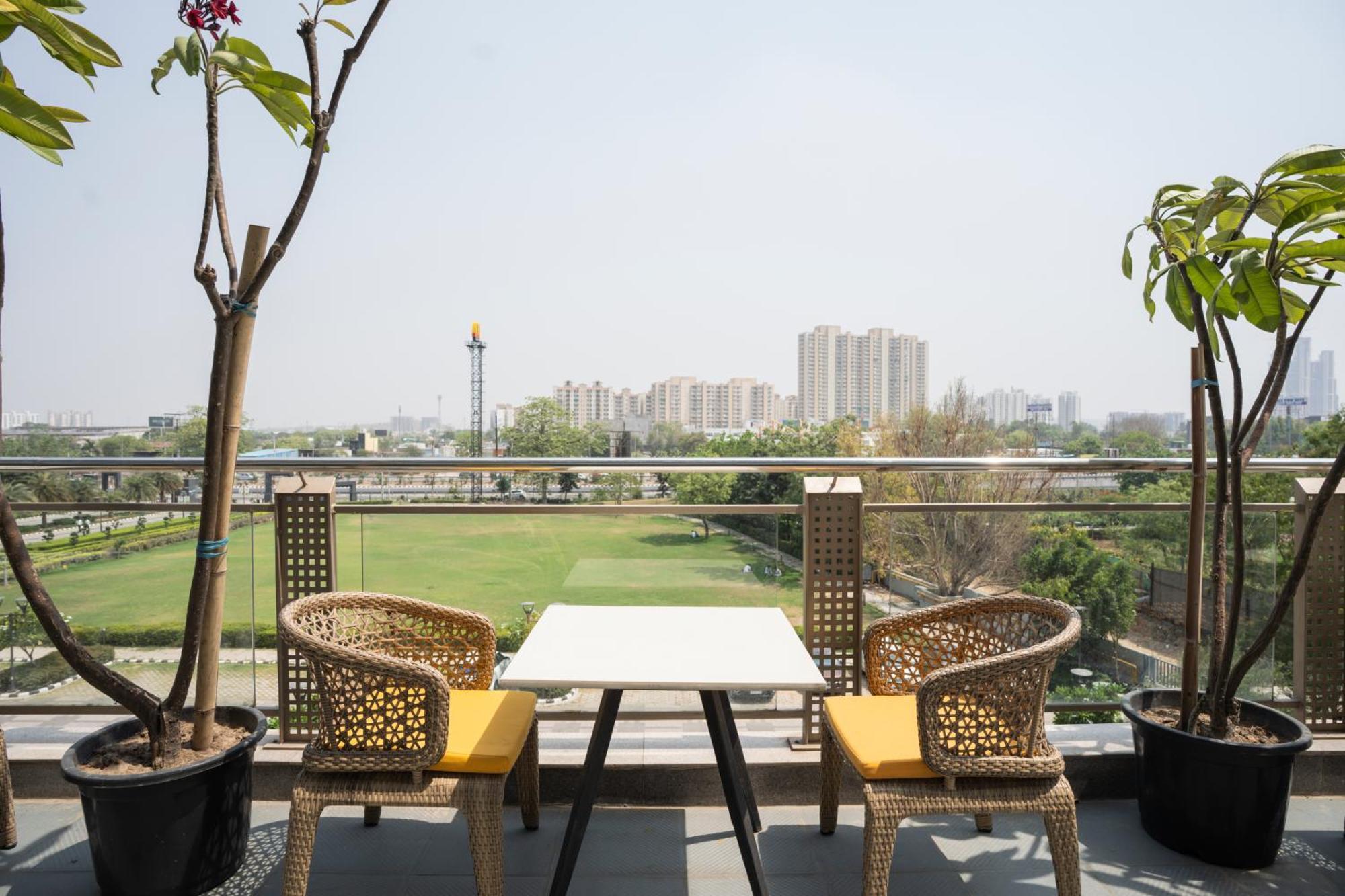 Ar Suites Klj Square Gurgaon Zewnętrze zdjęcie