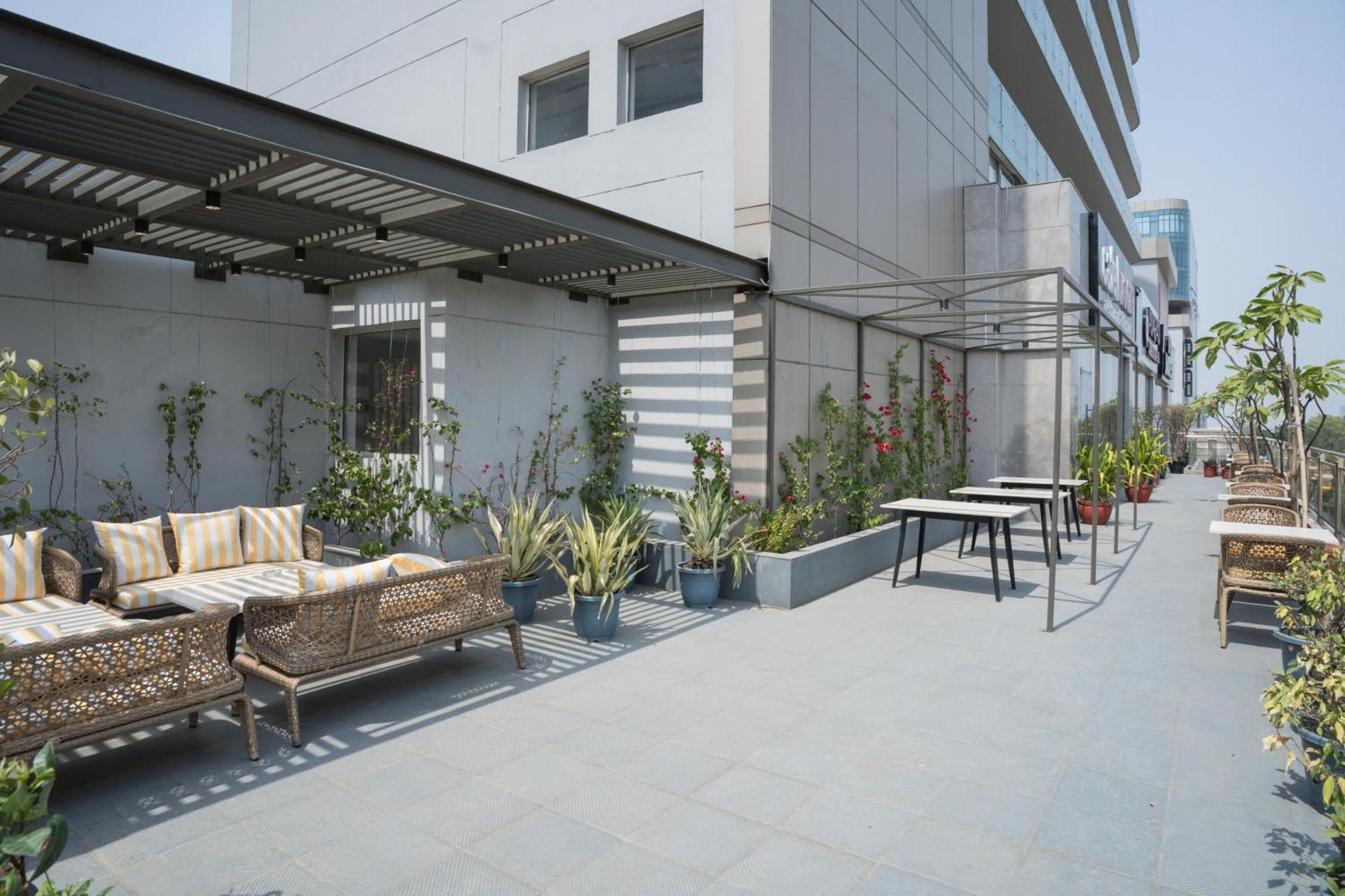 Ar Suites Klj Square Gurgaon Zewnętrze zdjęcie