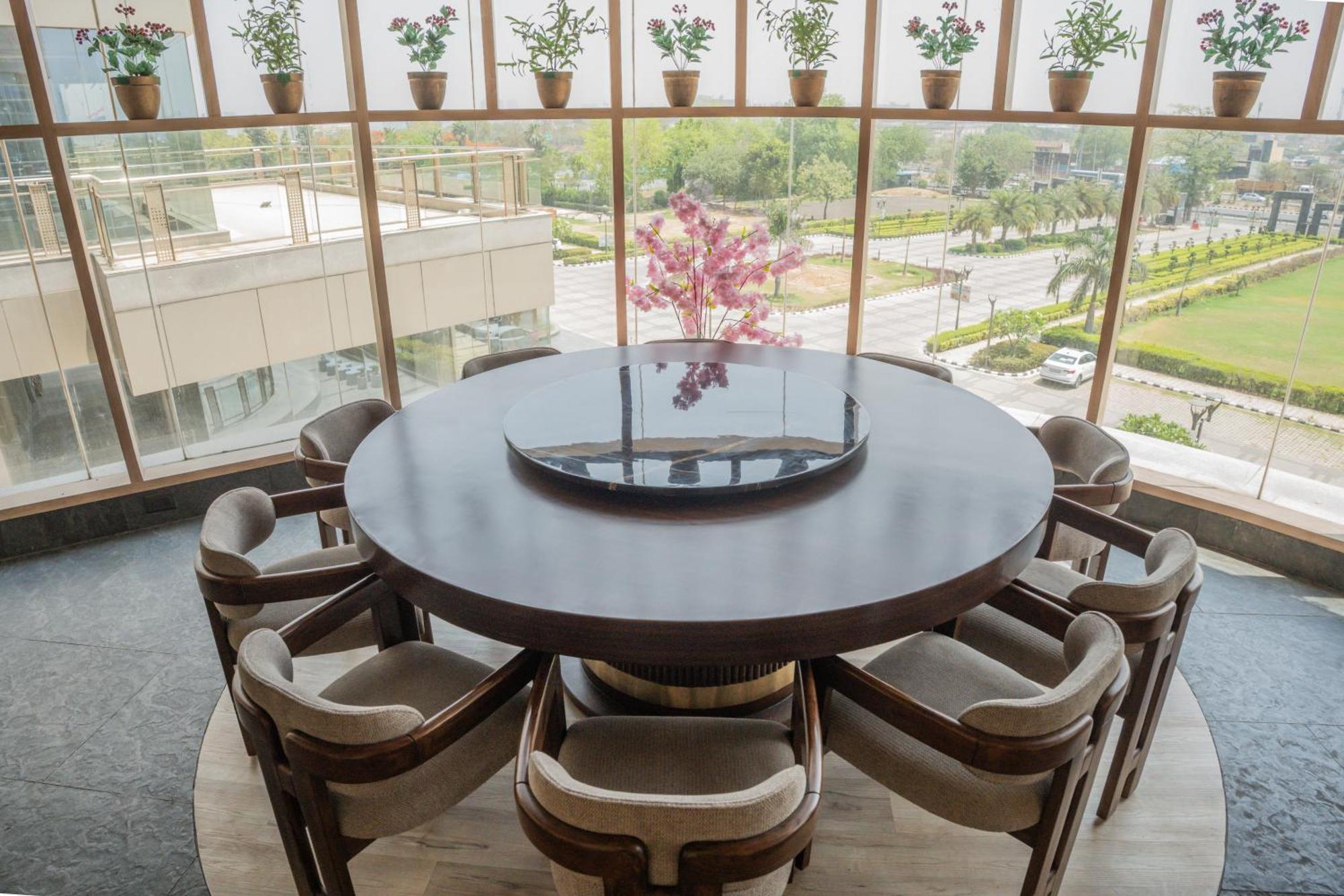 Ar Suites Klj Square Gurgaon Zewnętrze zdjęcie
